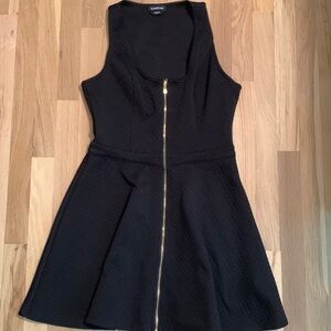 𝅺bebe Zippered Fit and Flare Black Dress w/ Back Opening Women’s M